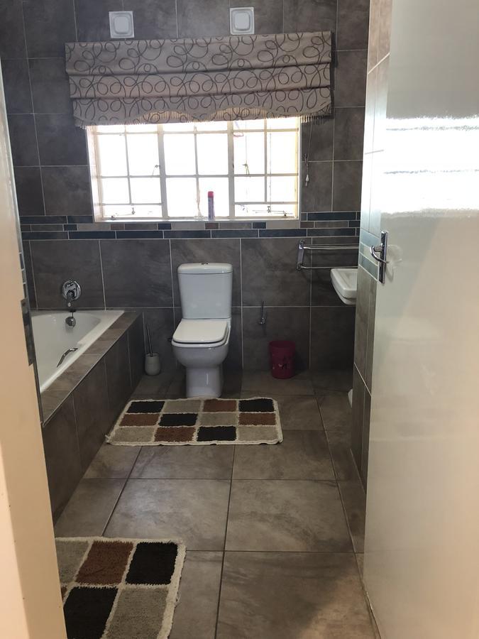 Khuvena Guesthouse Randburg Eksteriør billede